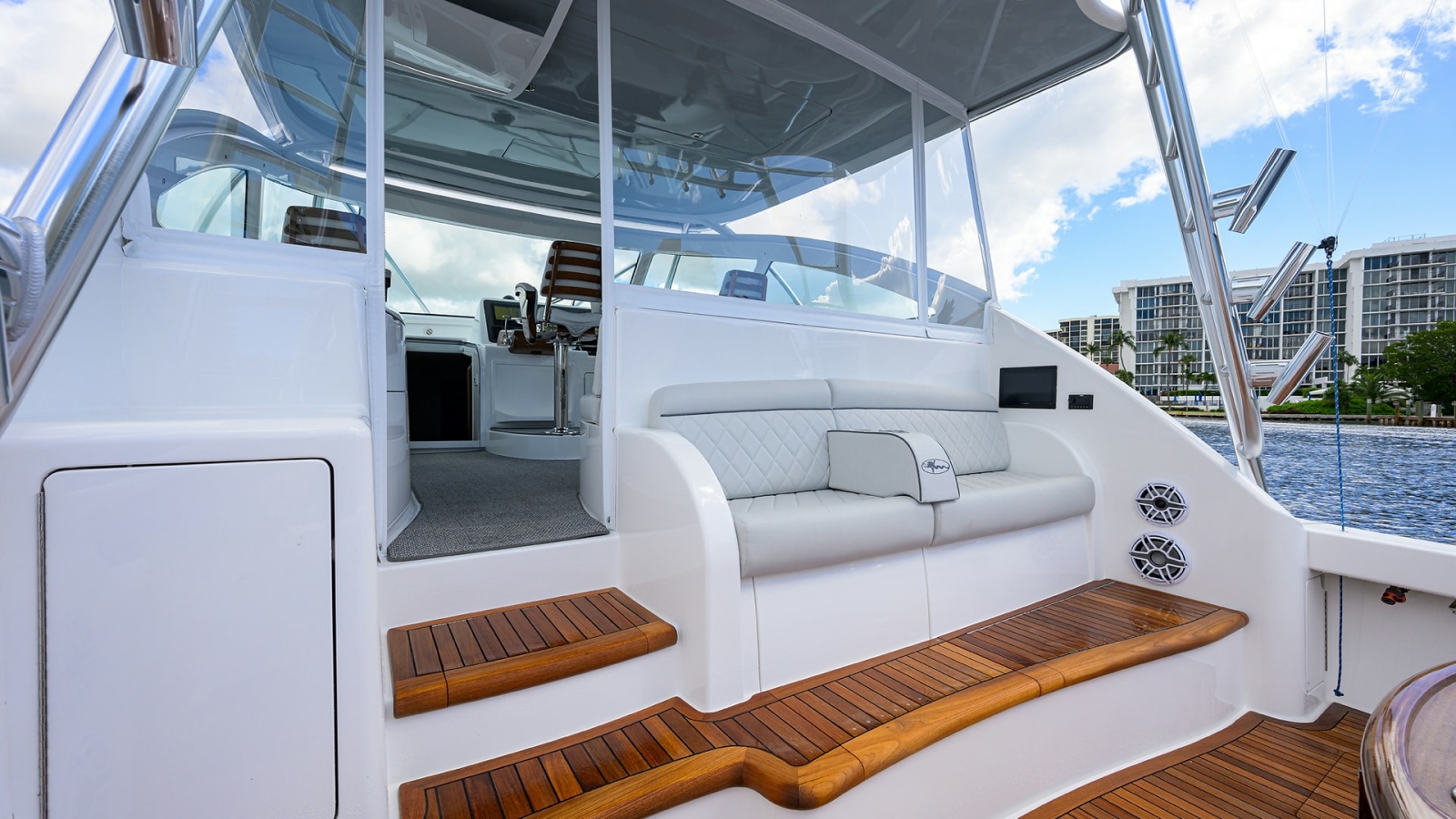 44_viking_reelaxin_cockpit_10