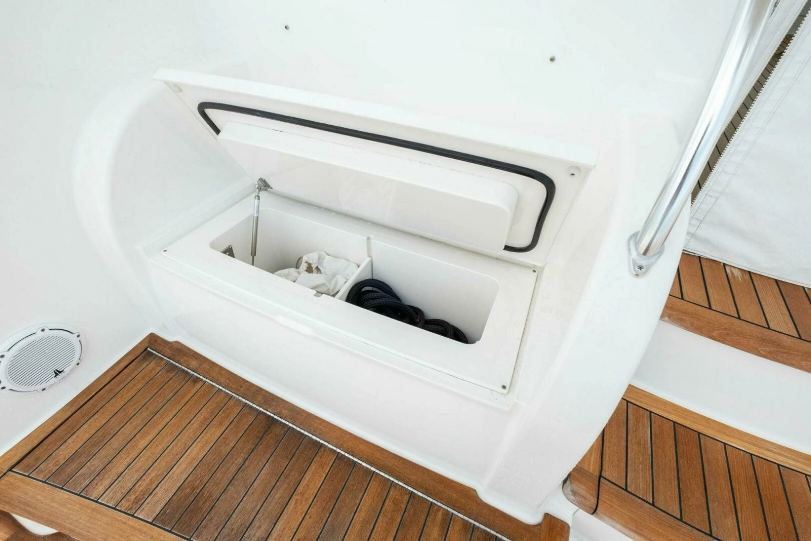 2015 Viking 52 OPEN photo 10
