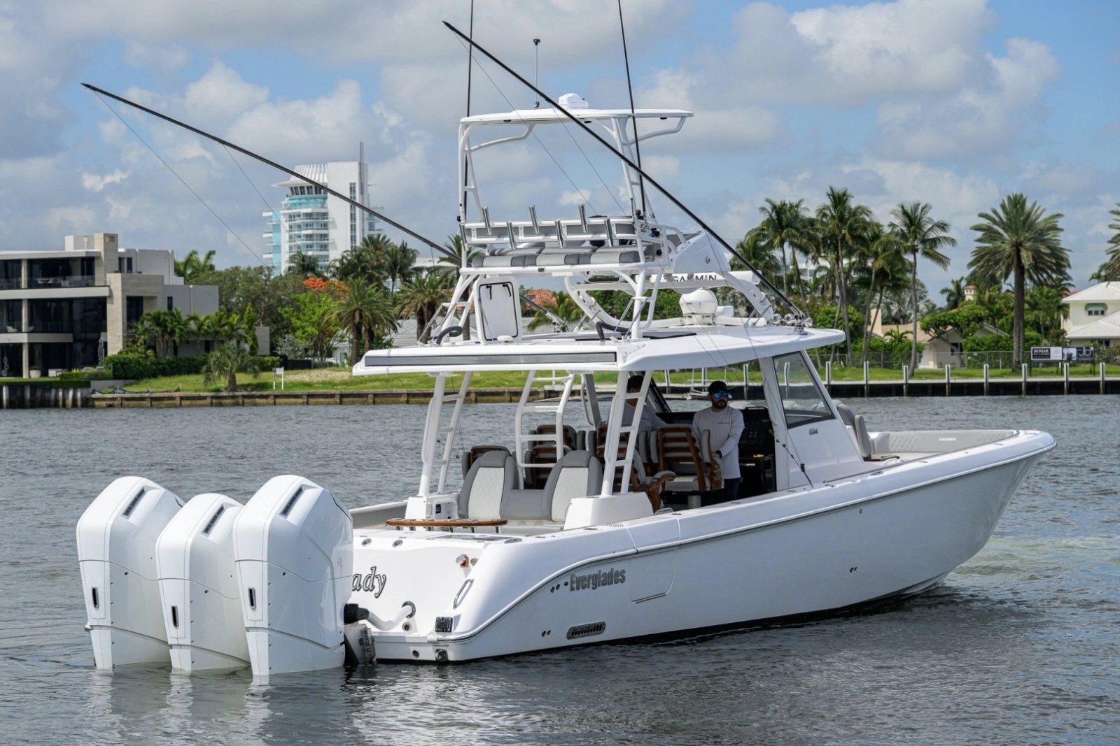 Everglades 45 GALLANT LADY - Starboard Aft Profile