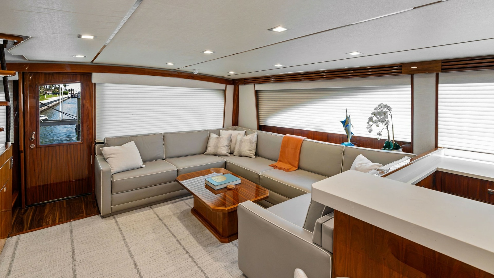 2016 Viking 80 Enclosed Bridge- FRIGATE- Salon