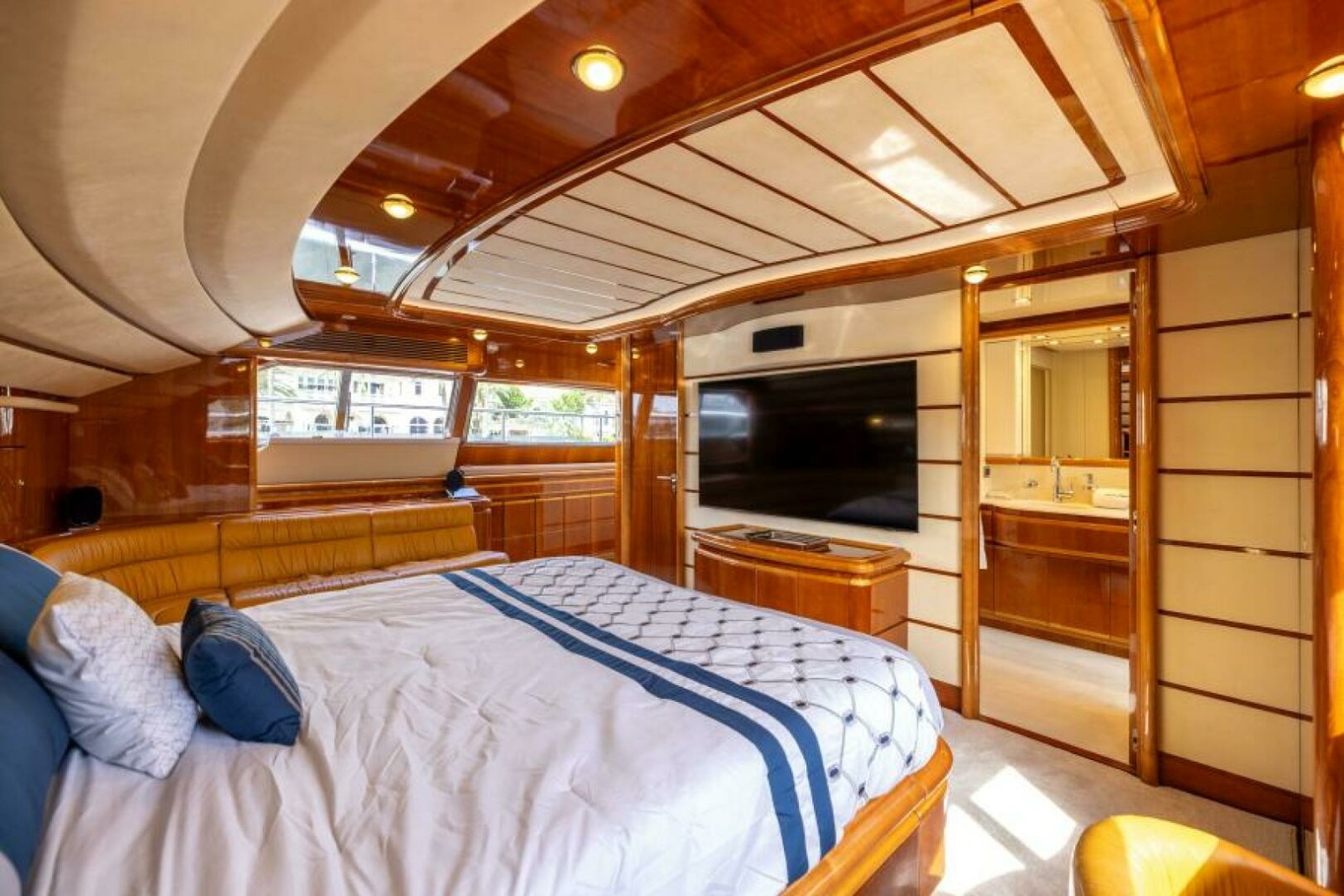 2001 Ferretti 94 Raised Pilothouse - Dreamchaser -Guest Stateroom
