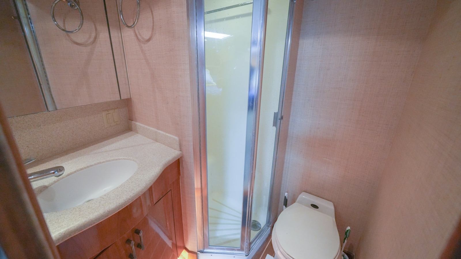 Elegant En-Suite Bathroom