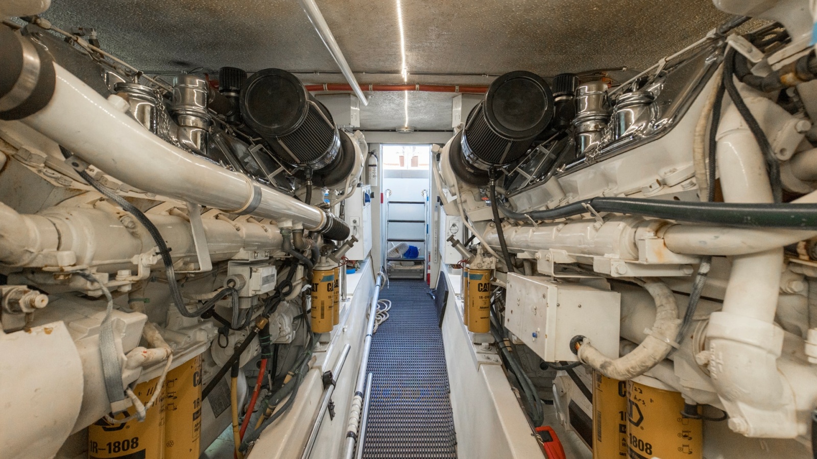 1999 Hatteras 60 Enclosed Bridge Better Days Engine Room (5)
