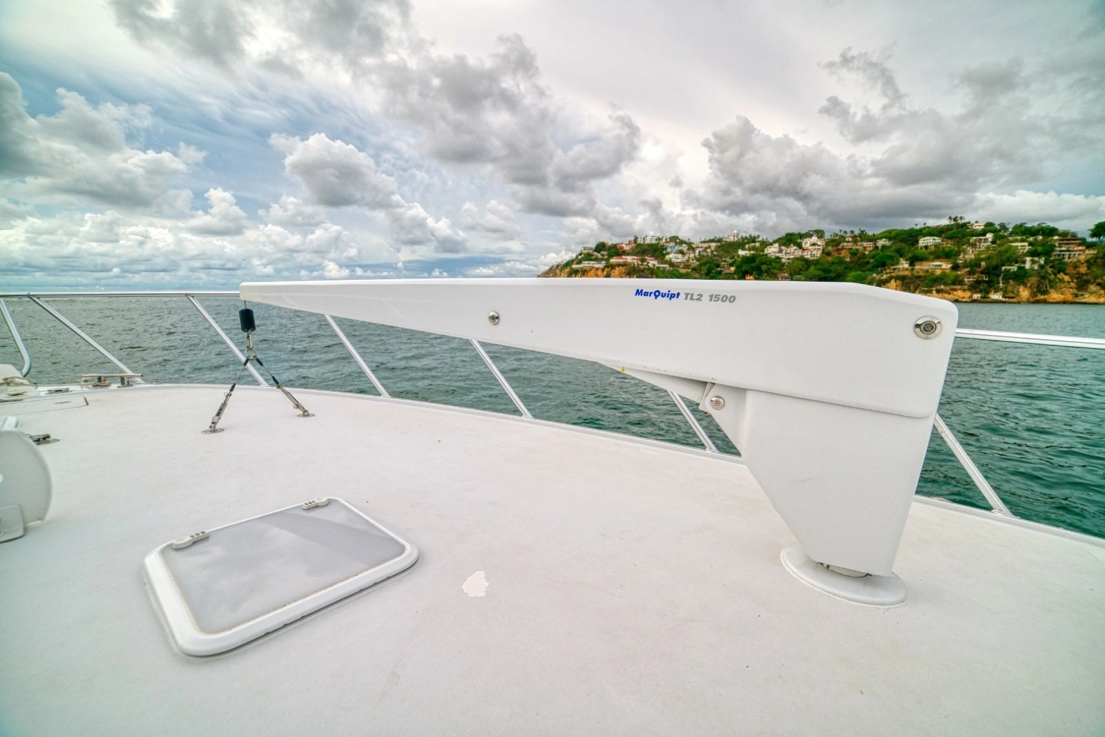 2005 Hatteras 68 Convertible -  Bow