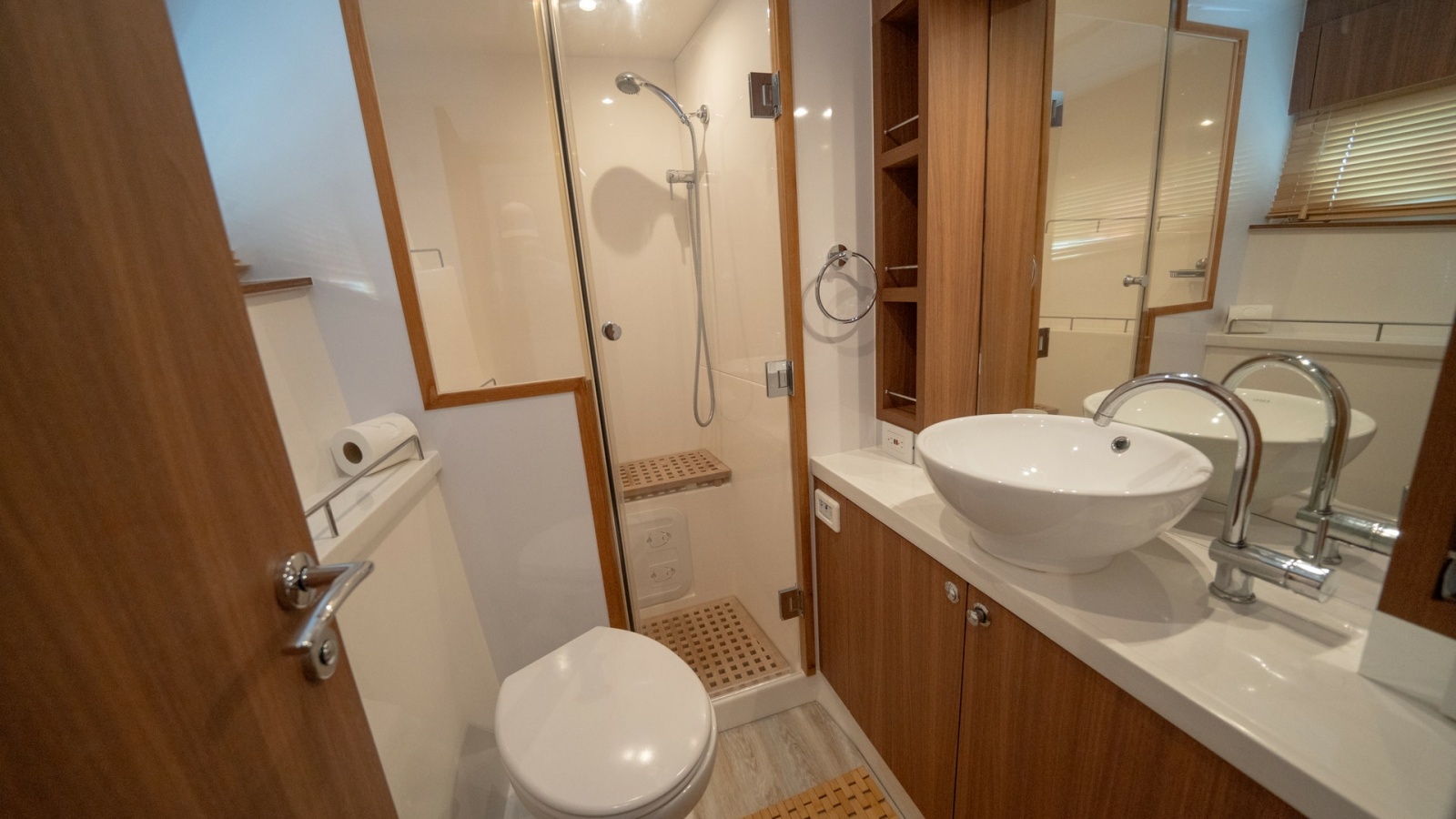 Modern Ensuite Bathroom with Shower