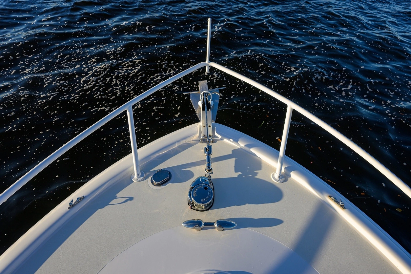Aura 28 Heron's Catch - Exterior Bow