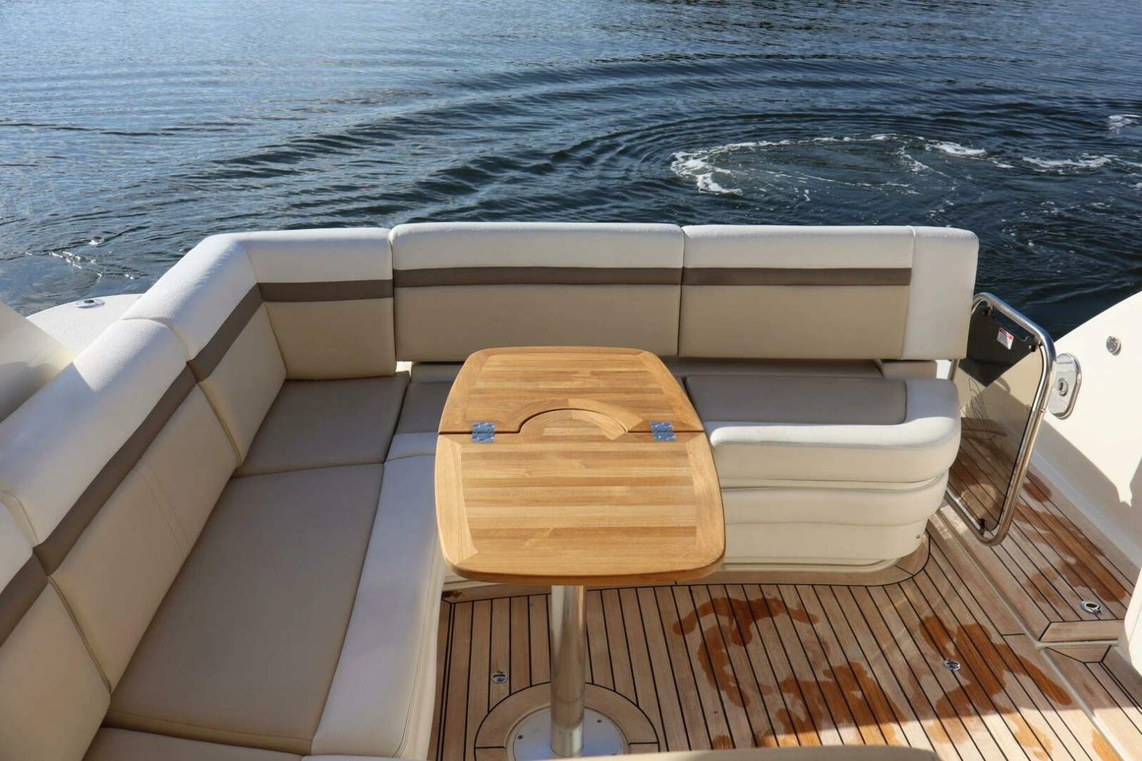 2015 Sea Ray 410 Sundancer photo 40