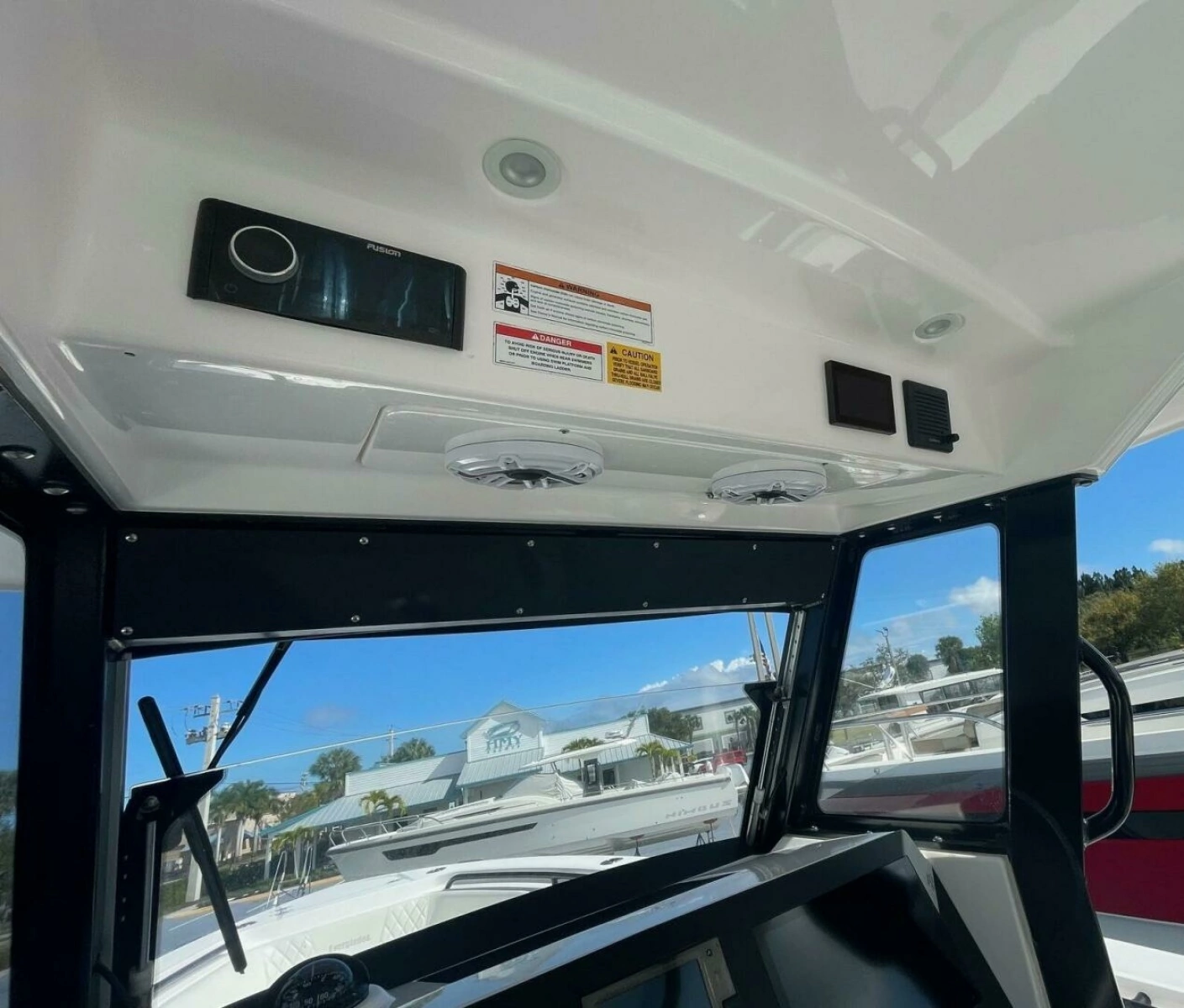 Everglades 335 Center Console -