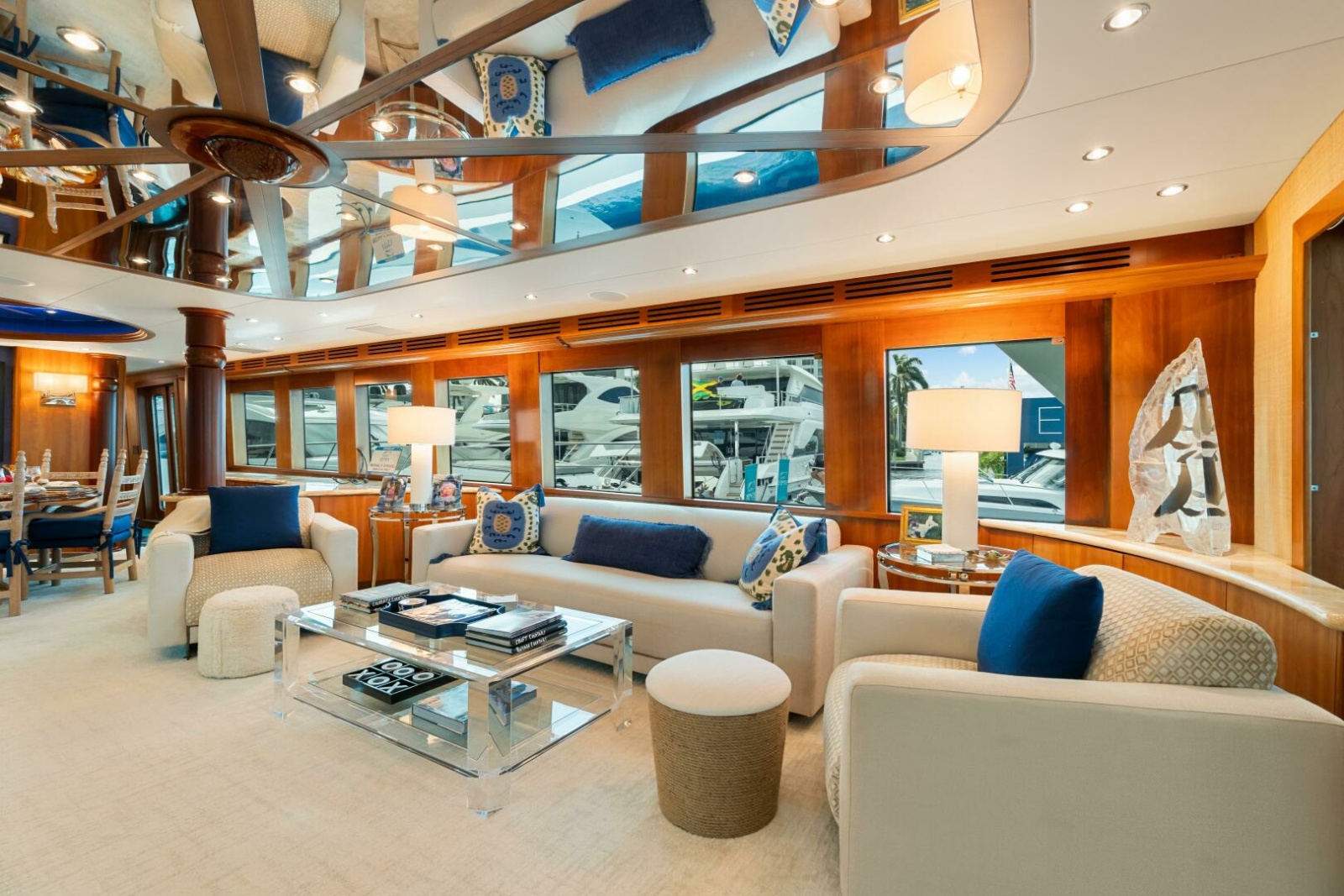 Hatteras 100 MAGIC - Salon