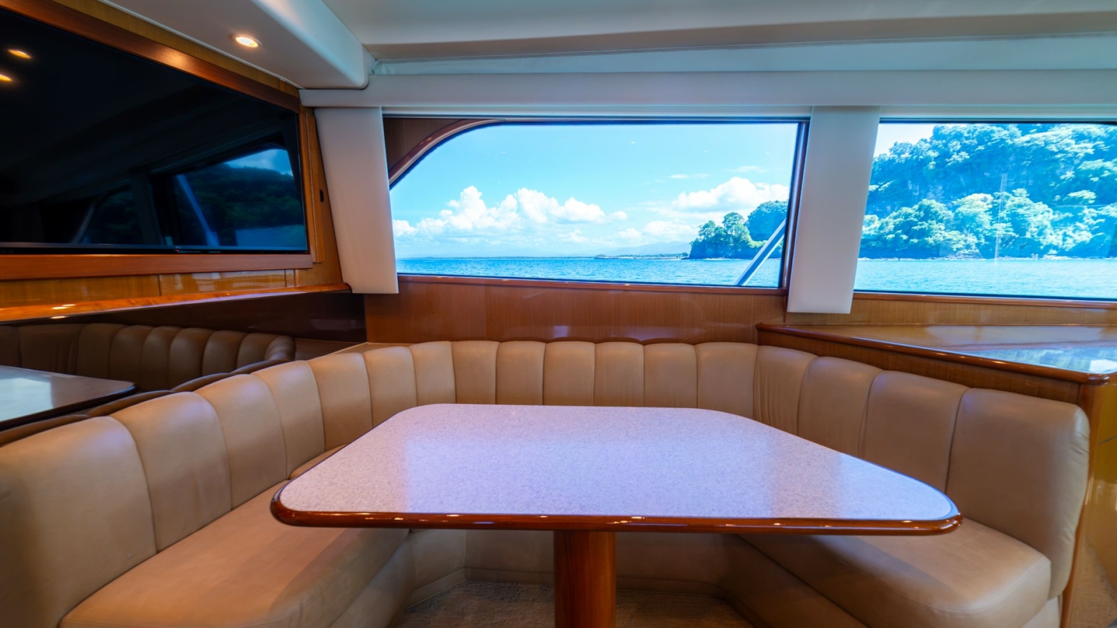 2001 Viking 61 Convertible- Caliente- Dinnette