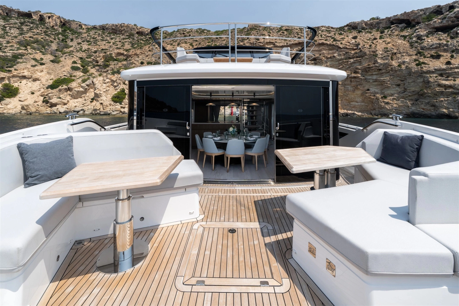 82 OCEAN ENCLOSED 82ft Sunseeker Yacht For Sale