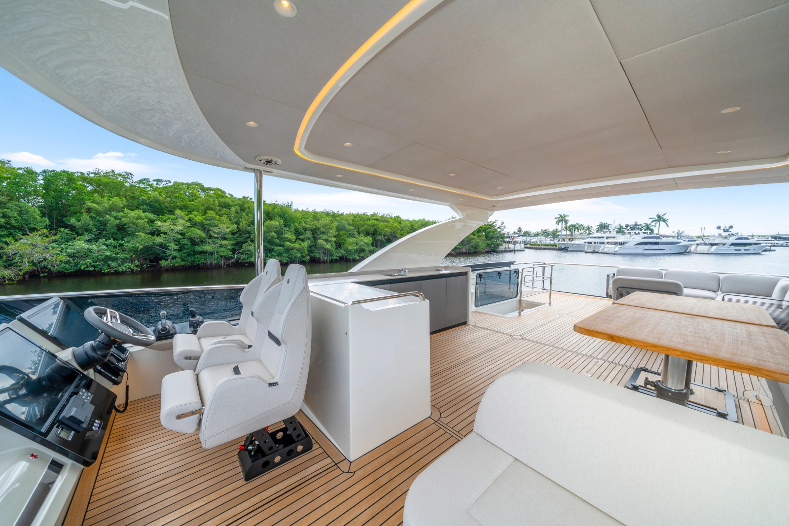70 FLY 70ft Absolute Yacht For Sale