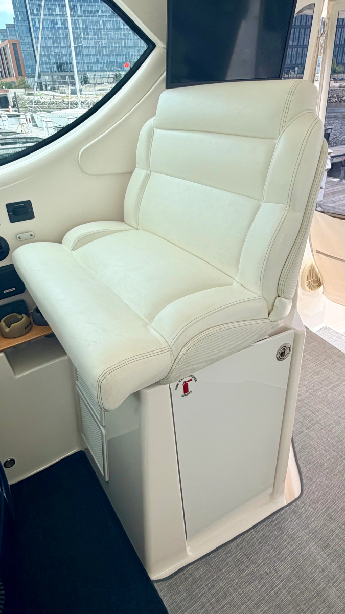 2009 Tiara Yachts 4300 Sovran