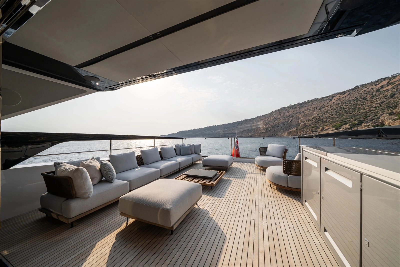 82 OCEAN ENCLOSED 82ft Sunseeker Yacht For Sale
