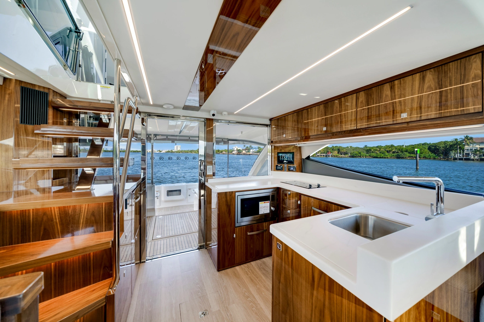 50 SPORTS MOTOR YACHT 50ft Riviera Yacht For Sale
