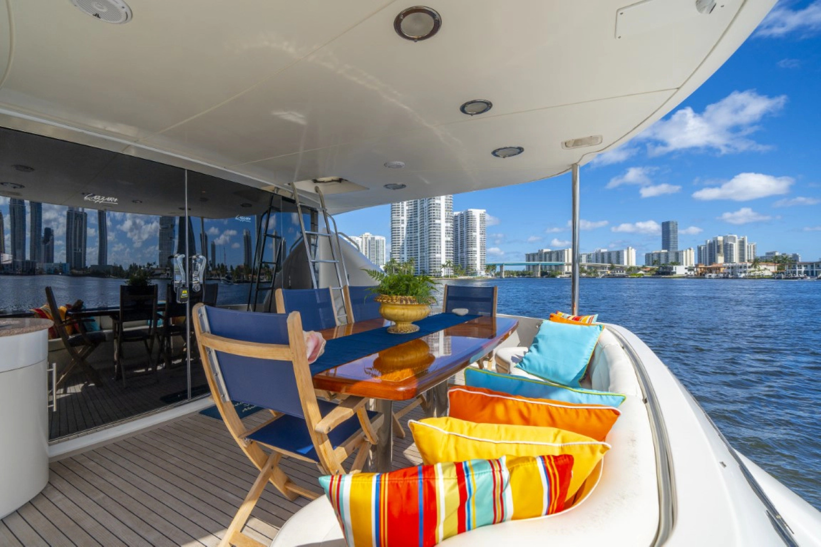 2004 Lazzara Yachts 80 Open Fly