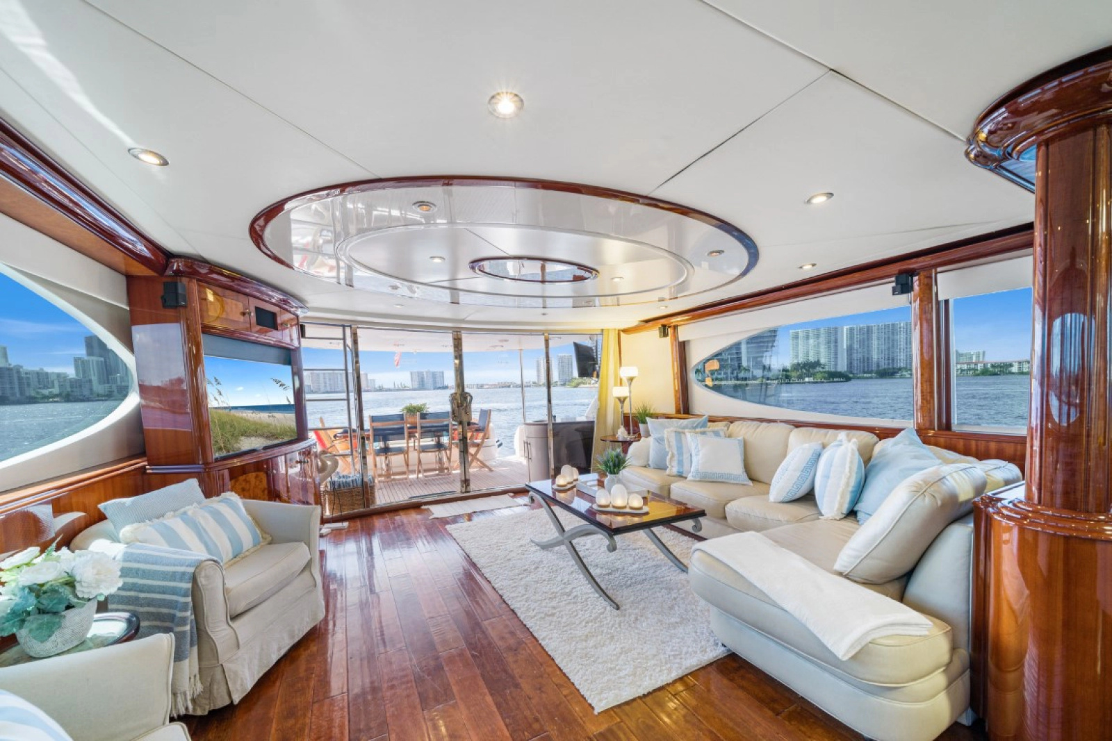 2004 Lazzara Yachts 80 Open Fly