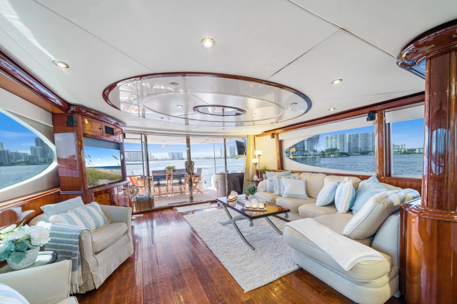 2004 Lazzara Yachts 80 Open Fly