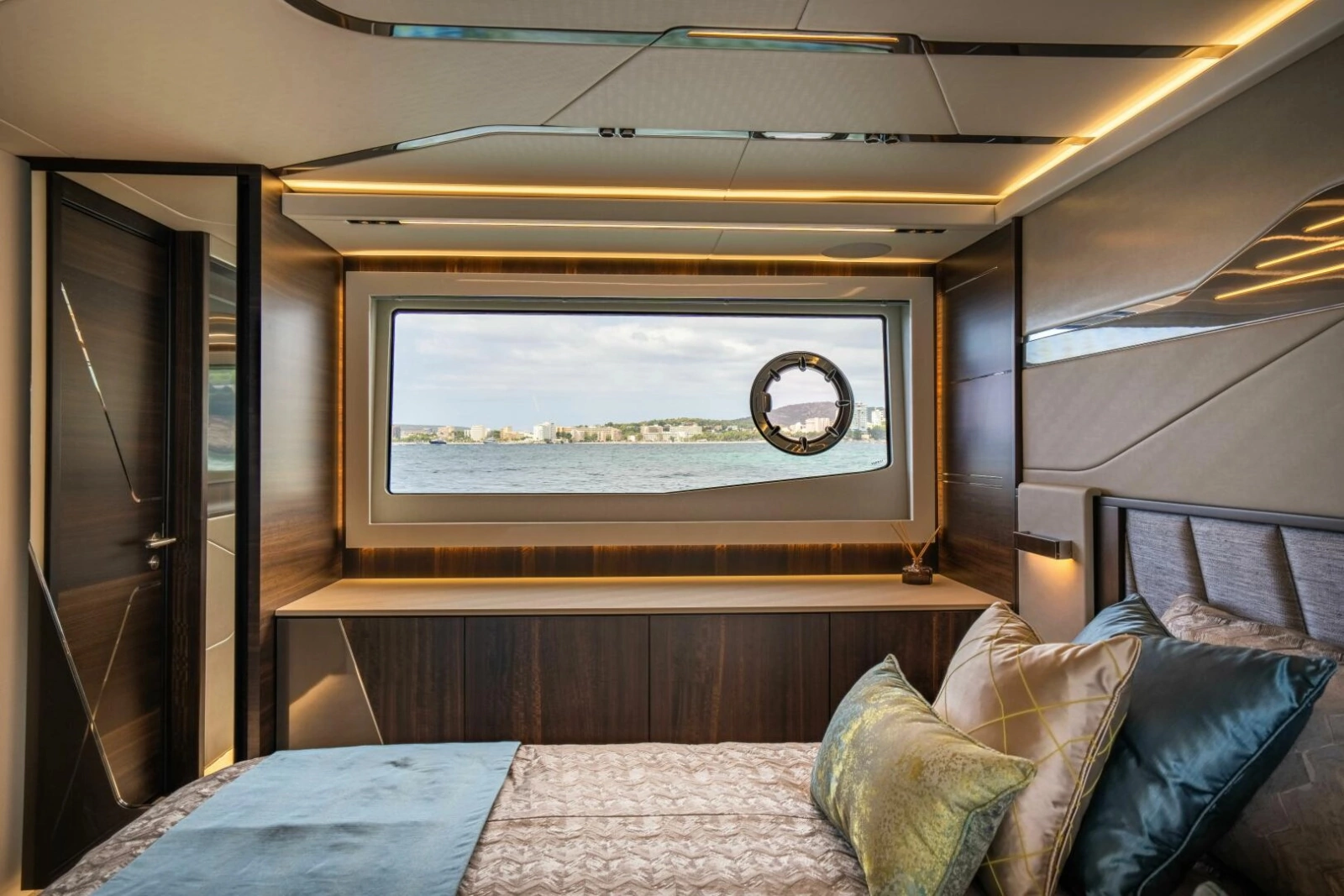 65 SPORT YACHT 65ft Sunseeker Yacht For Sale
