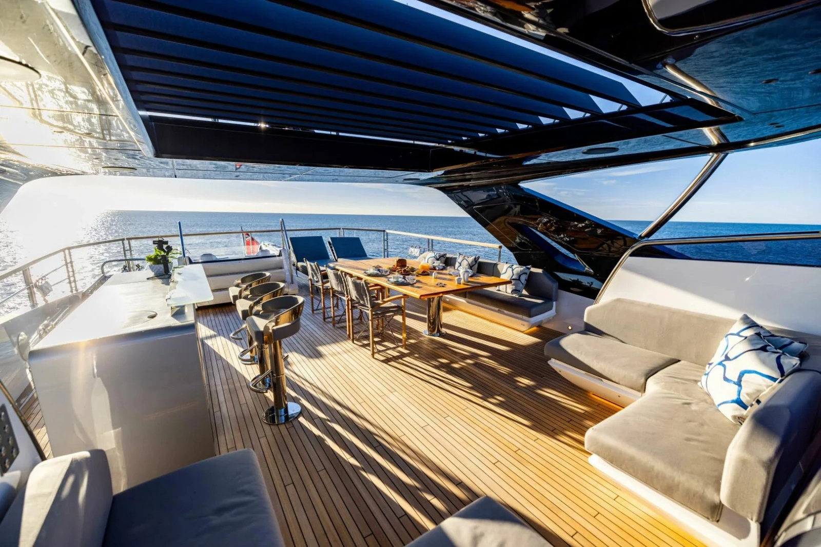 100 YACHT 100ft Sunseeker Yacht For Sale