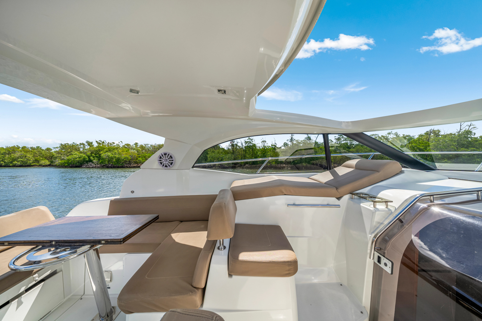 2016 Jeanneau Leader 36
