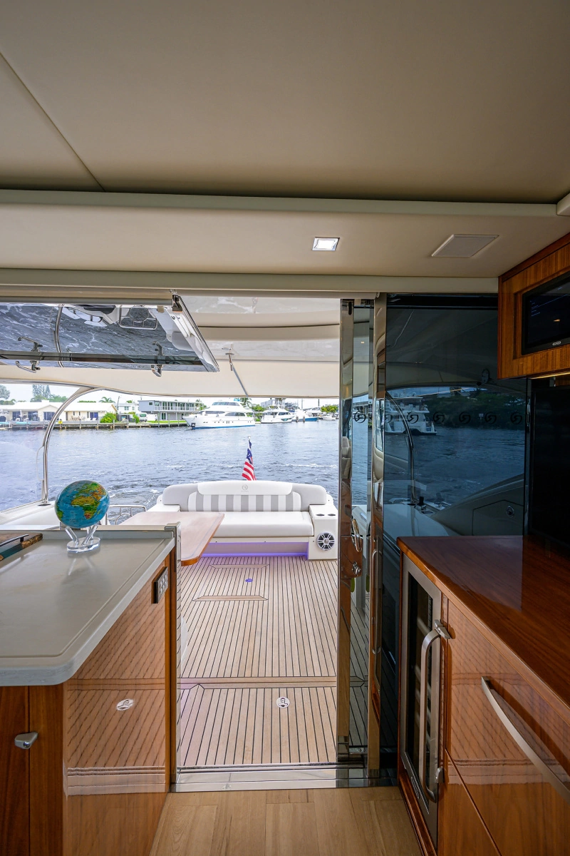 2019 Riviera 5400 Sport Yacht
