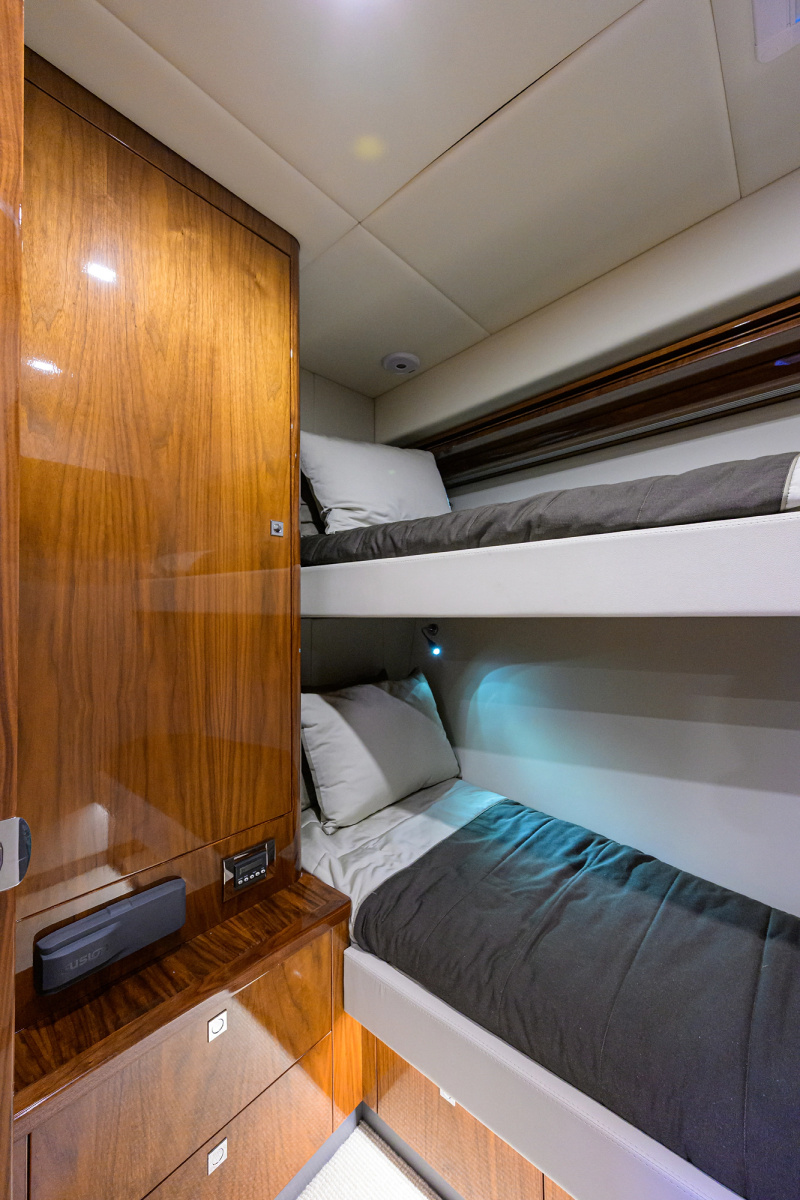 2019 Riviera 5400 Sport Yacht