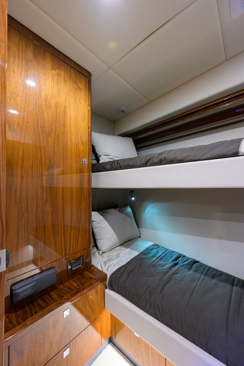 2019 Riviera 5400 Sport Yacht