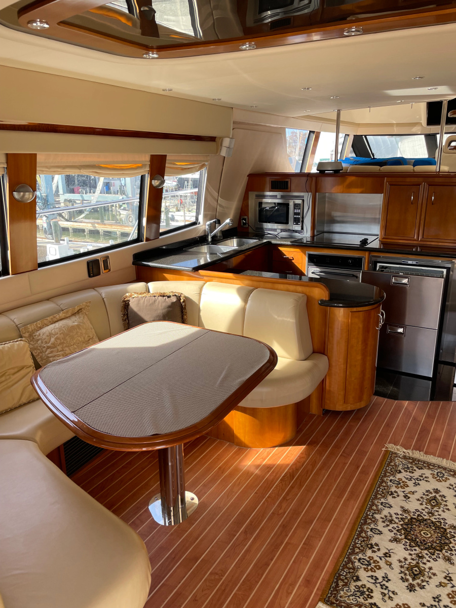 2006 Carver 560 Voyager