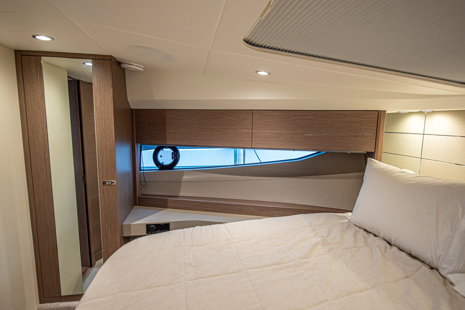 2025 Princess V40
