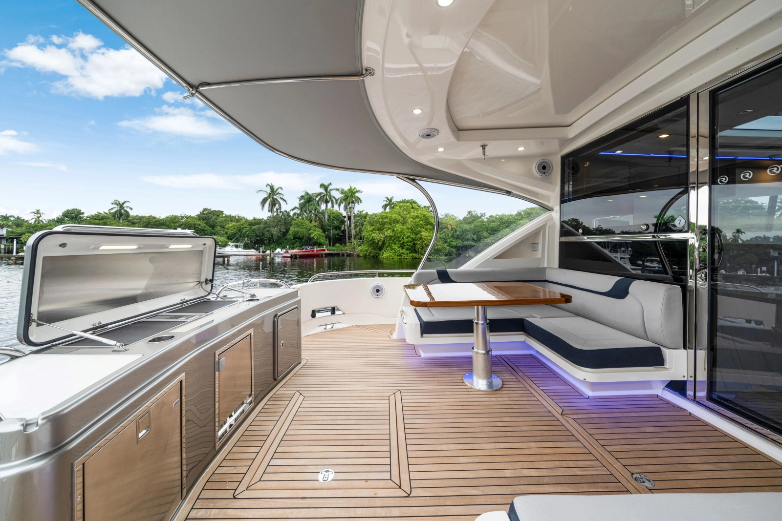 6000 SPORT YACHT 60ft Riviera Yacht For Sale