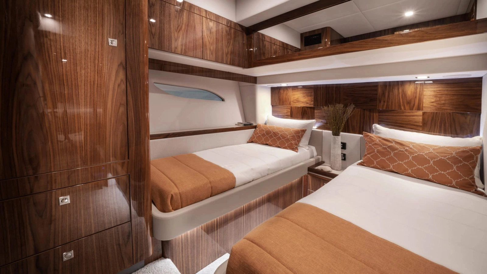 6000 SPORT YACHT 60ft Riviera Yacht For Sale
