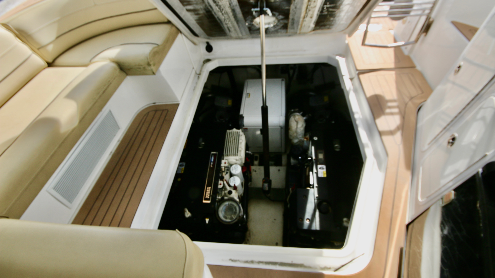 2013 Cruisers Yachts 380