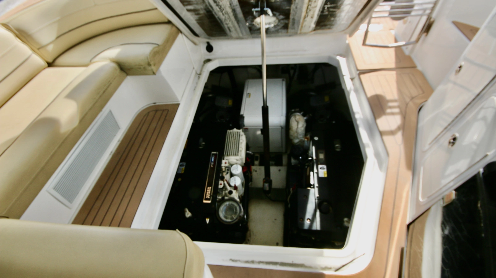 2013 Cruisers Yachts 380