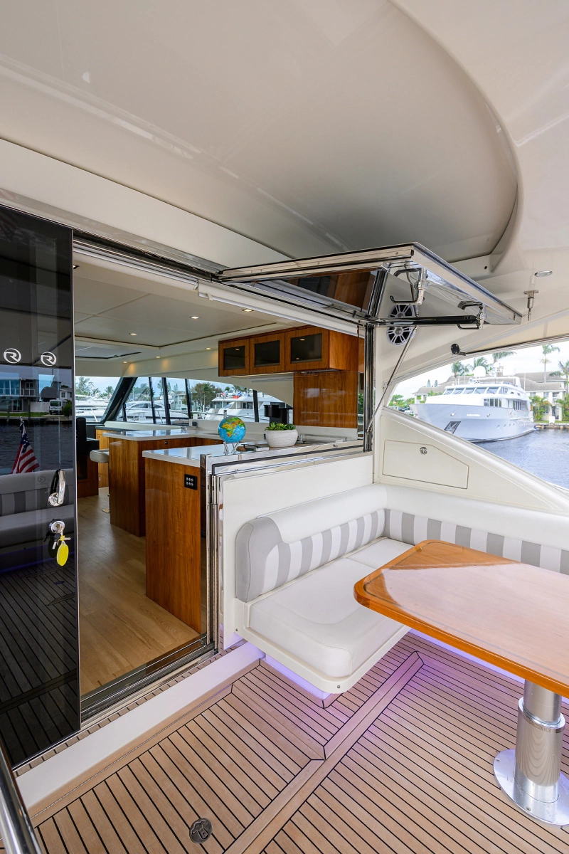 2019 Riviera 5400 Sport Yacht