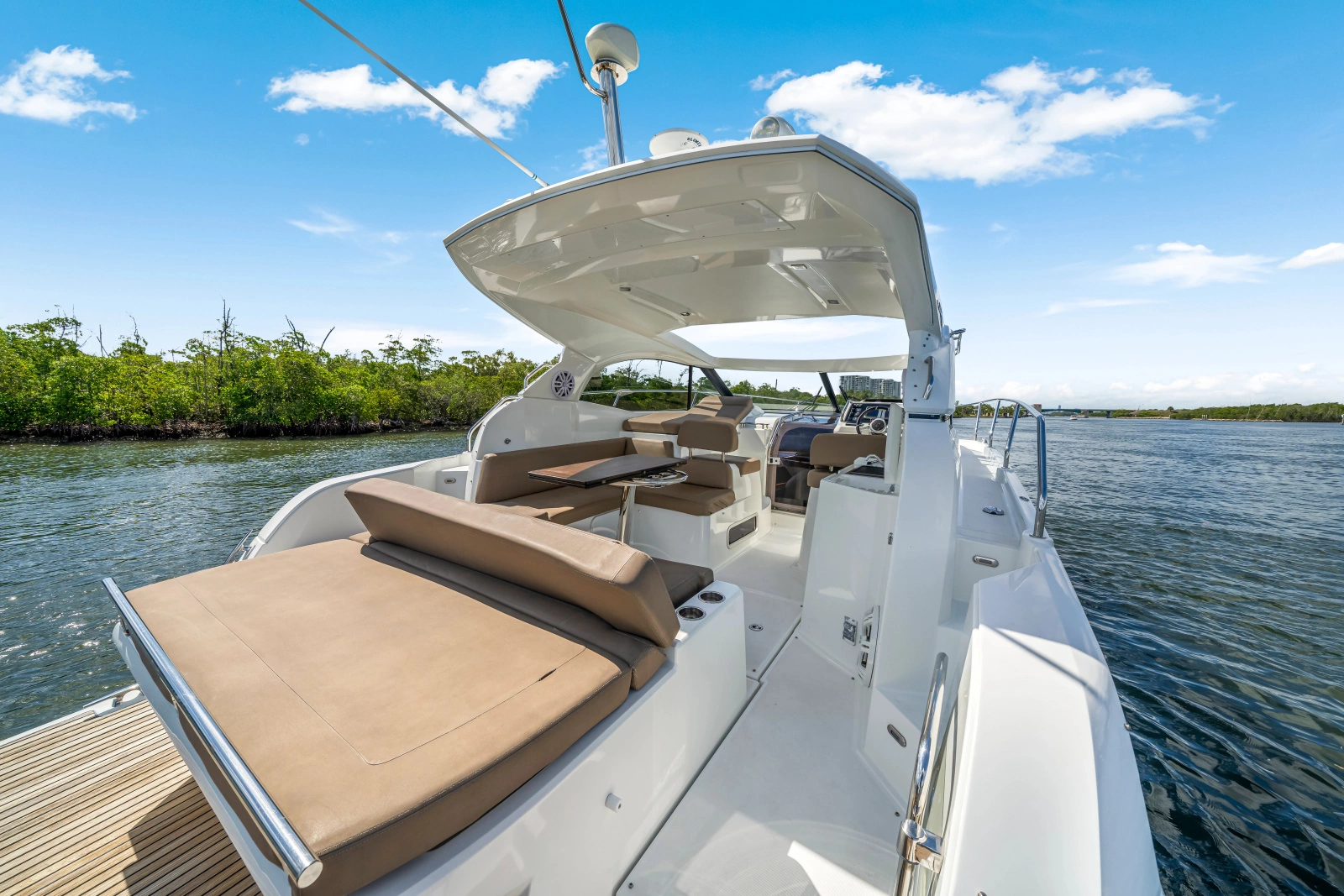2016 Jeanneau Leader 36