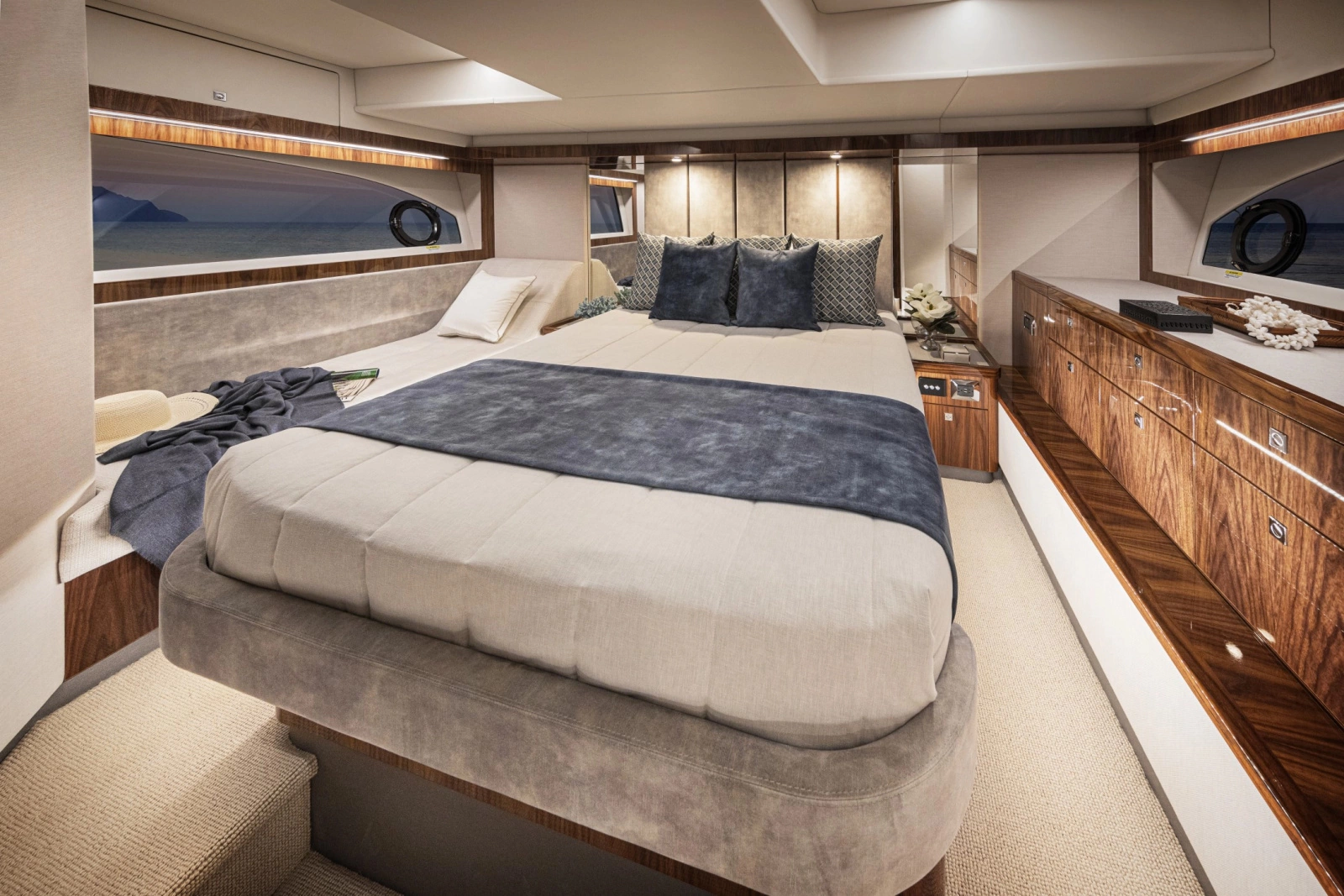 50 Sports Motor Yacht 50ft Riviera Yacht For Sale