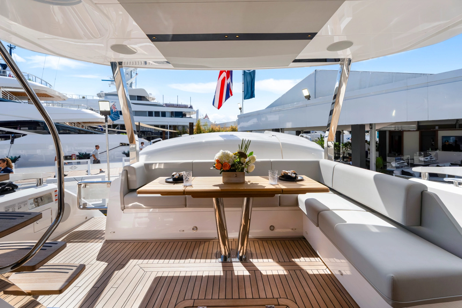 MANHATTAN 68 68ft Sunseeker Yacht For Sale