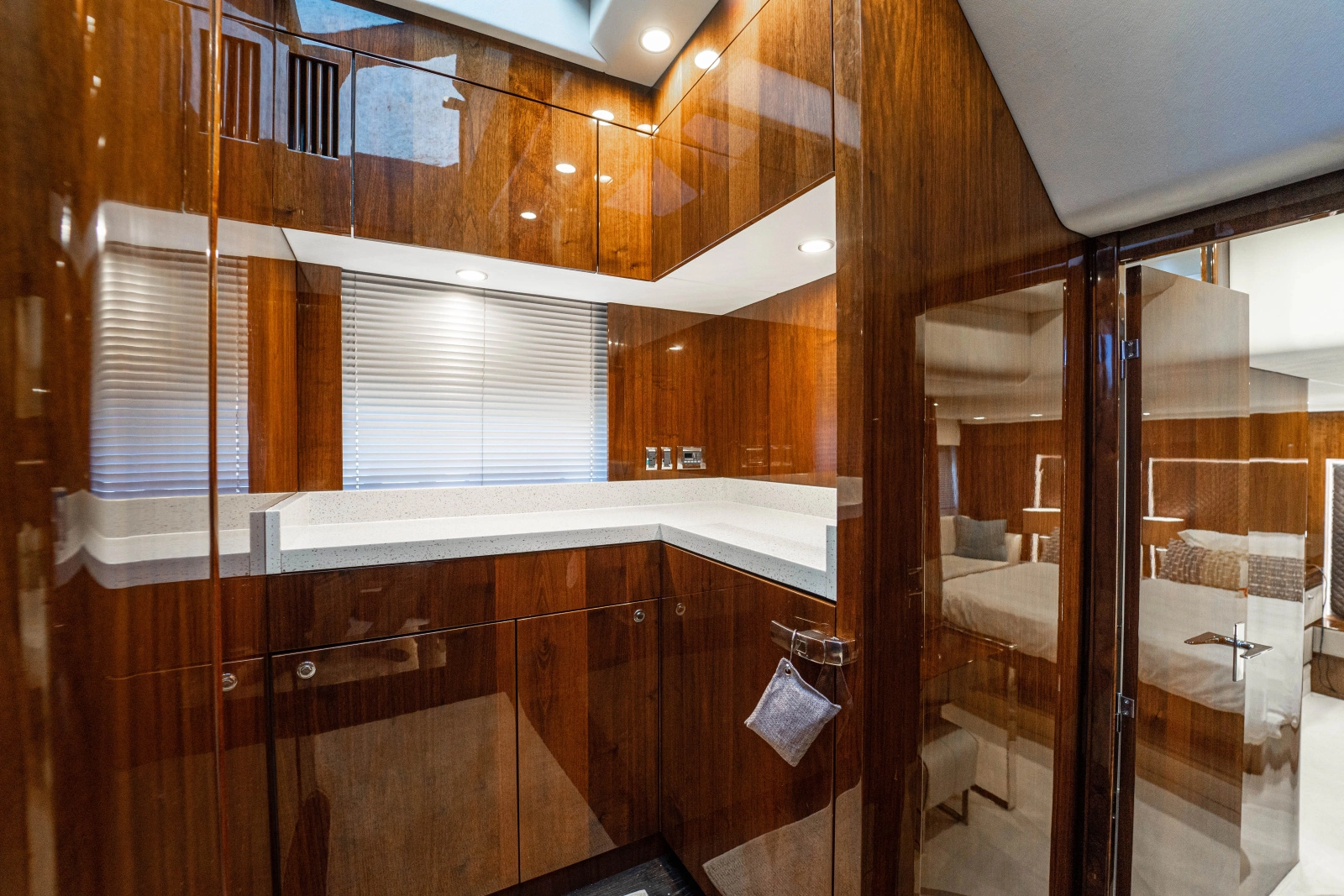 2019 Fairline Squadron 53