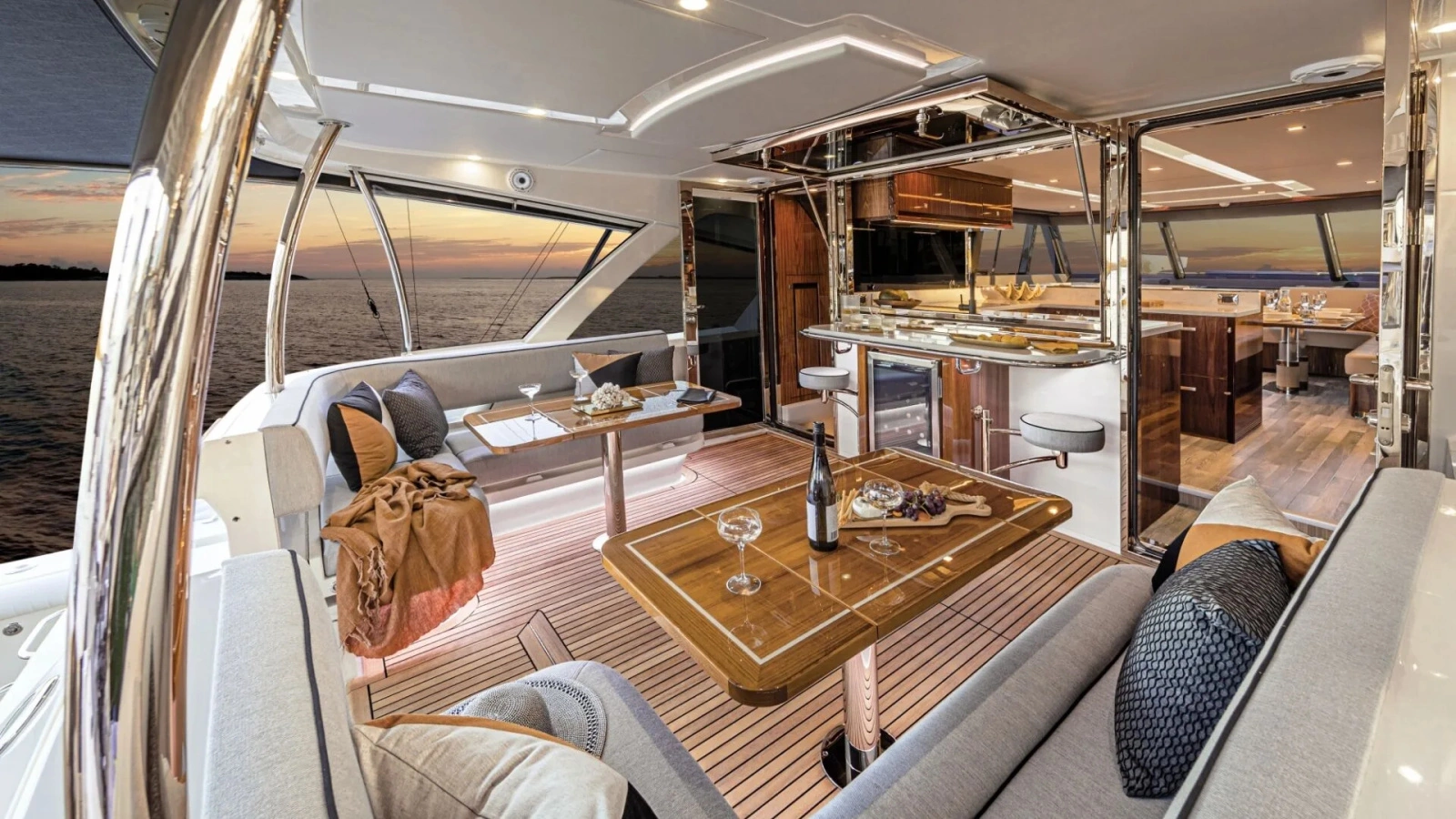 72 SPORTS MOTOR YACHT 72ft Riviera Yacht For Sale
