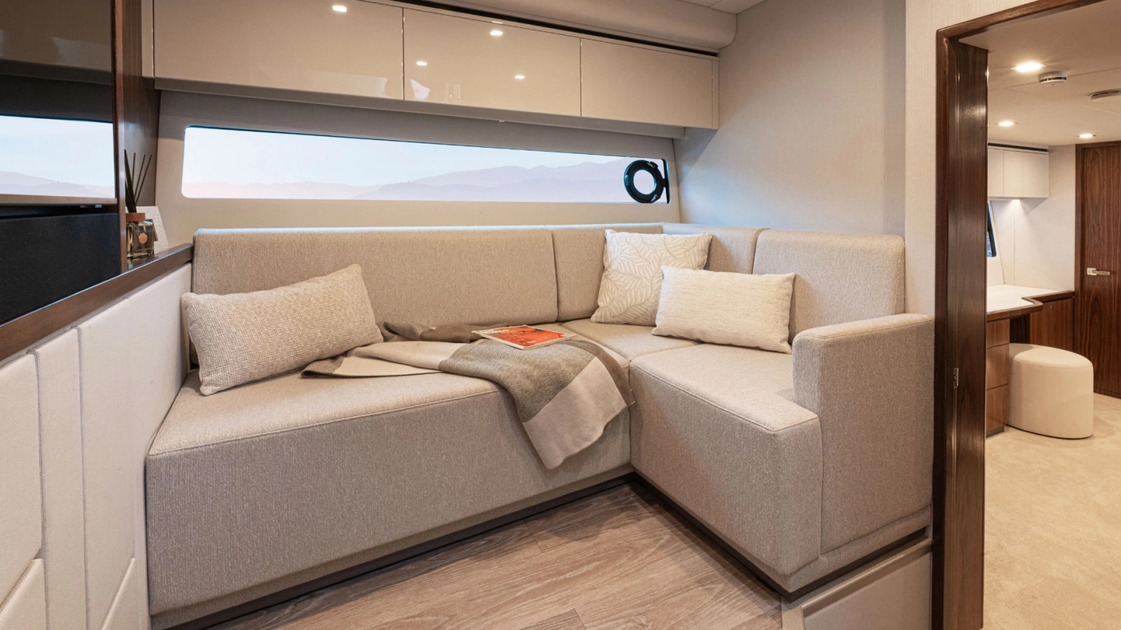 6200 SPORT YACHT 62ft Riviera Yacht For Sale