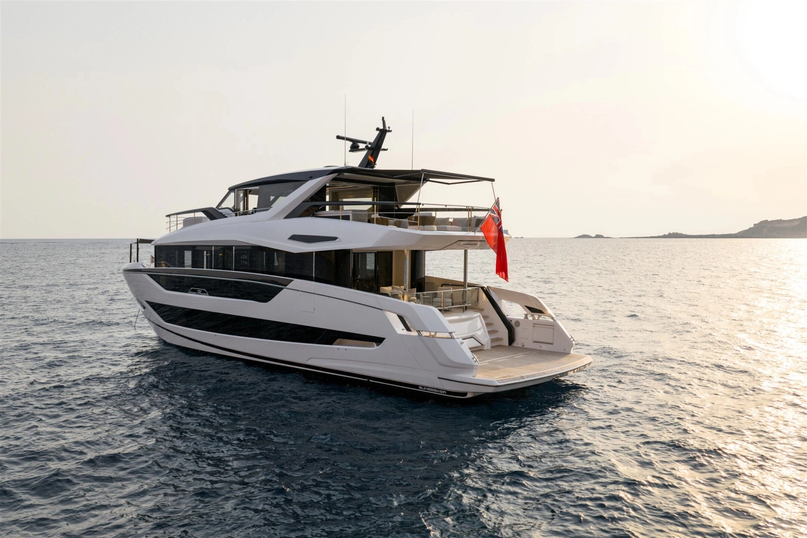 82 OCEAN ENCLOSED 82ft Sunseeker Yacht For Sale