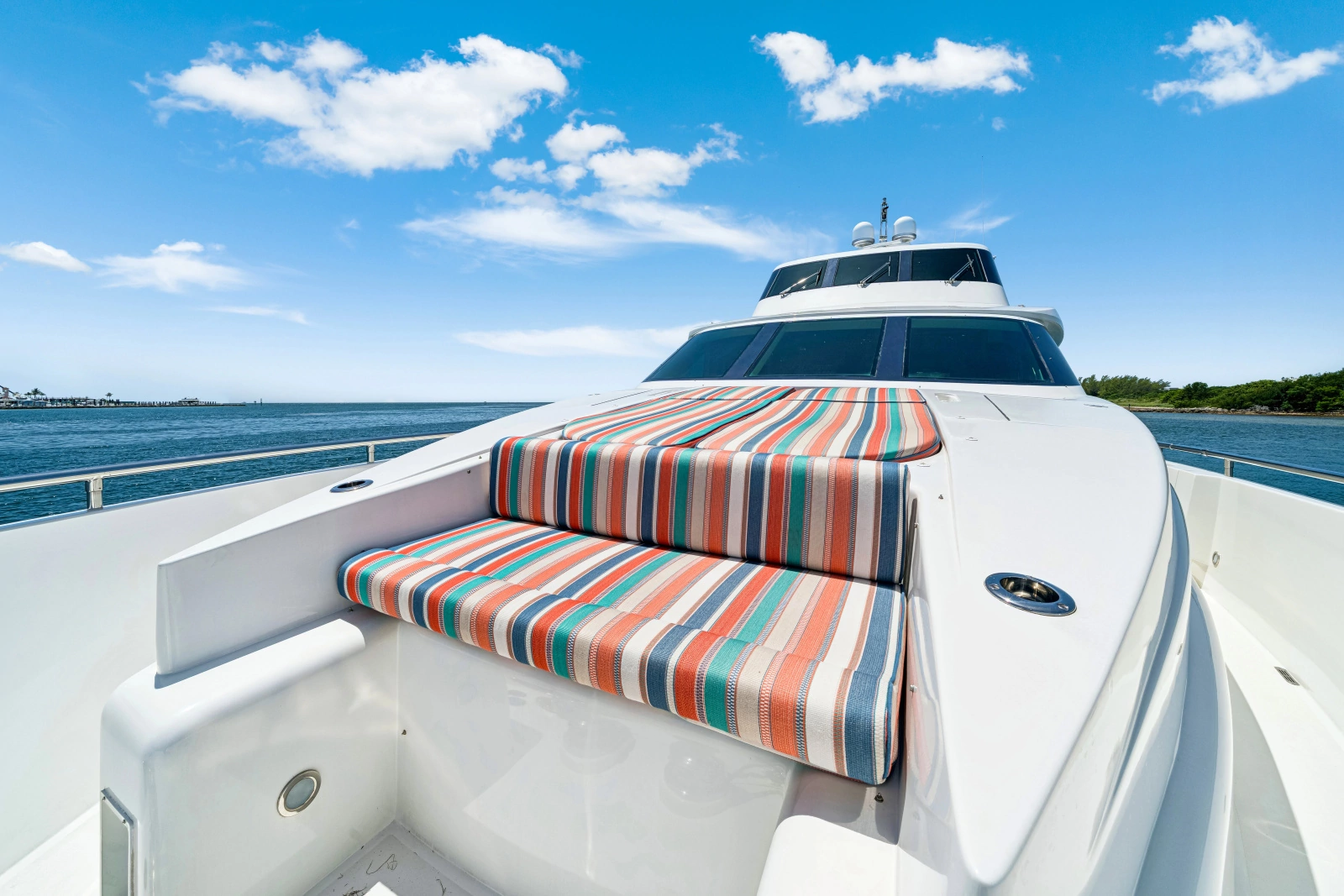 2006 Horizon 82 Skylounge