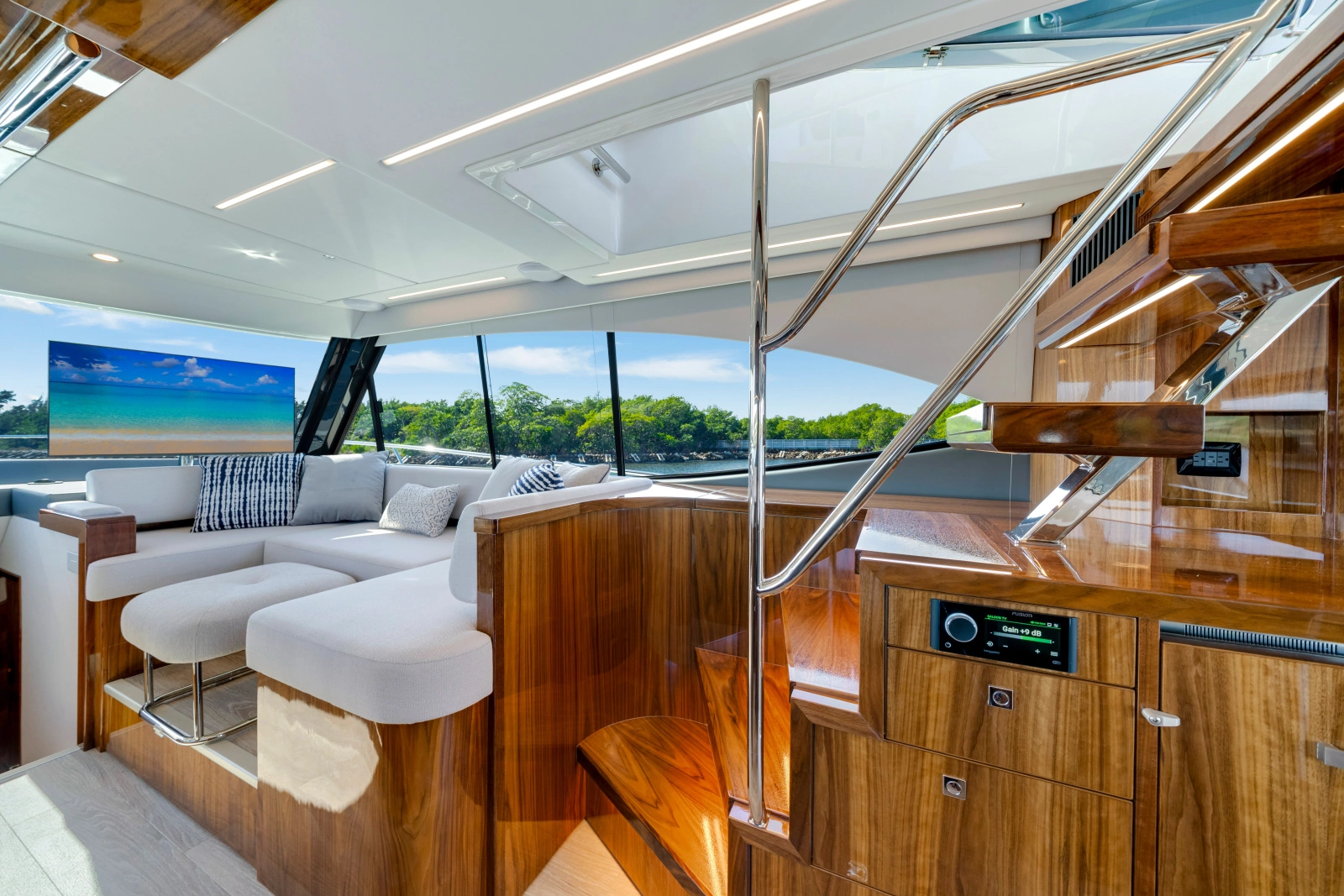 50 SPORTS MOTOR YACHT 50ft Riviera Yacht For Sale