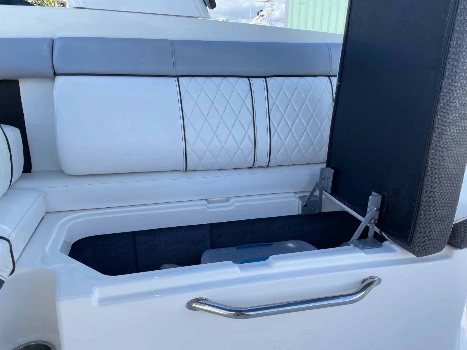 2017 Sea Ray SDX 270