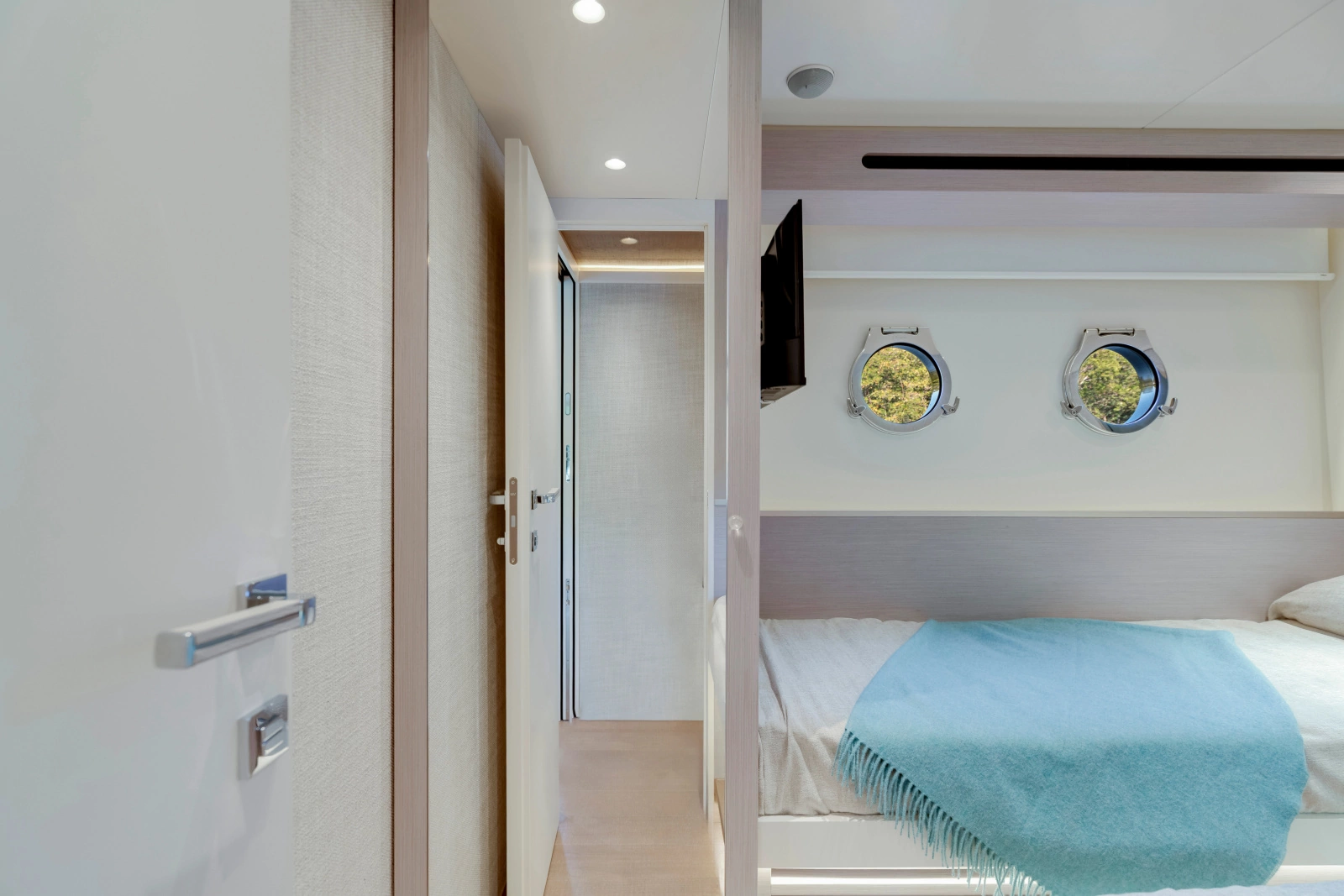 70 FLY 70ft Absolute Yacht For Sale