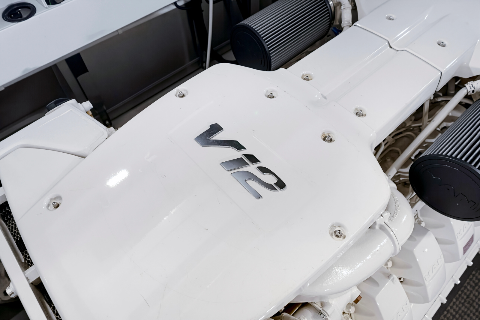 76' 2020 Sunseeker 76 Yacht