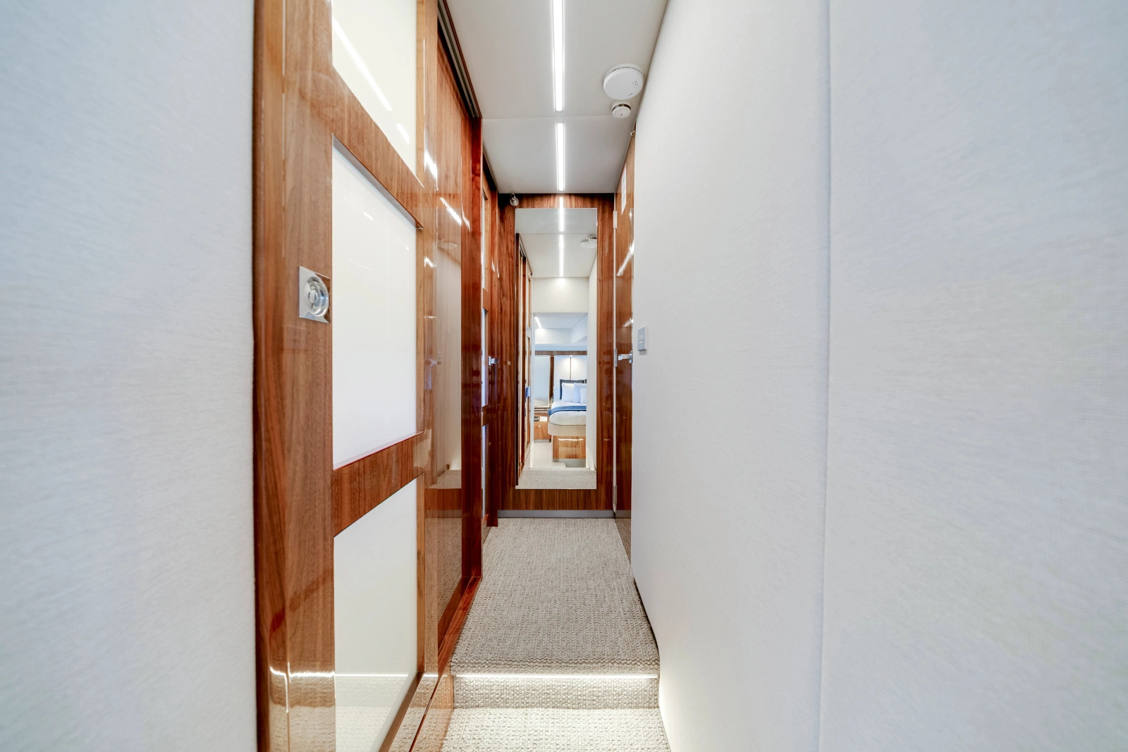 50 SPORTS MOTOR YACHT 50ft Riviera Yacht For Sale