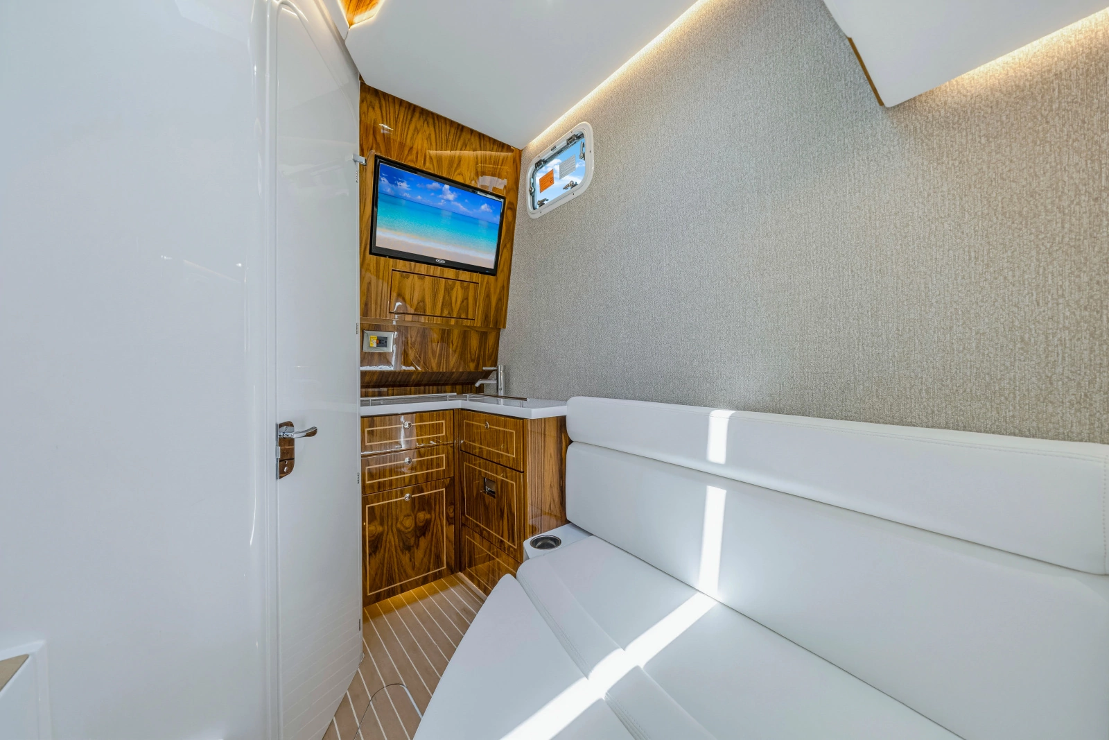 42ft HCB Yacht For Sale