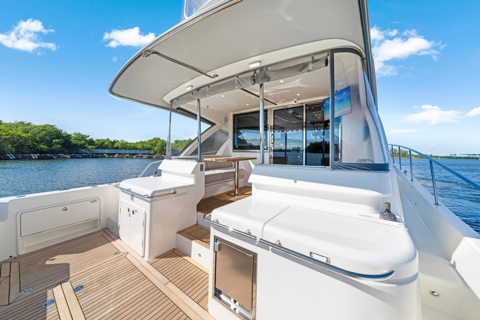 50 SPORTS MOTOR YACHT 50ft Riviera Yacht For Sale